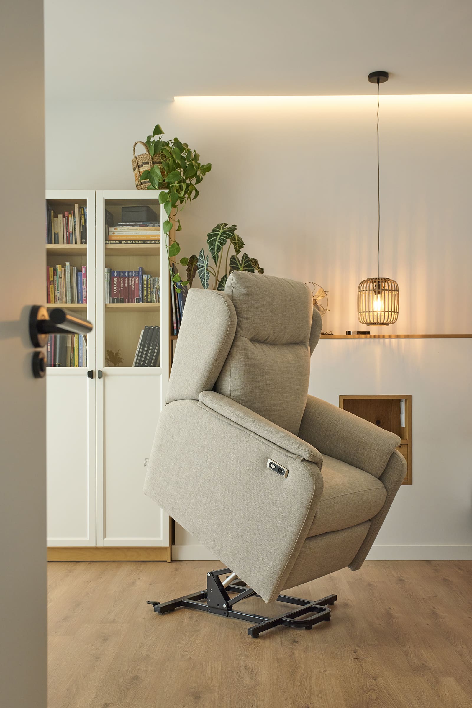 Mopal exterior 73